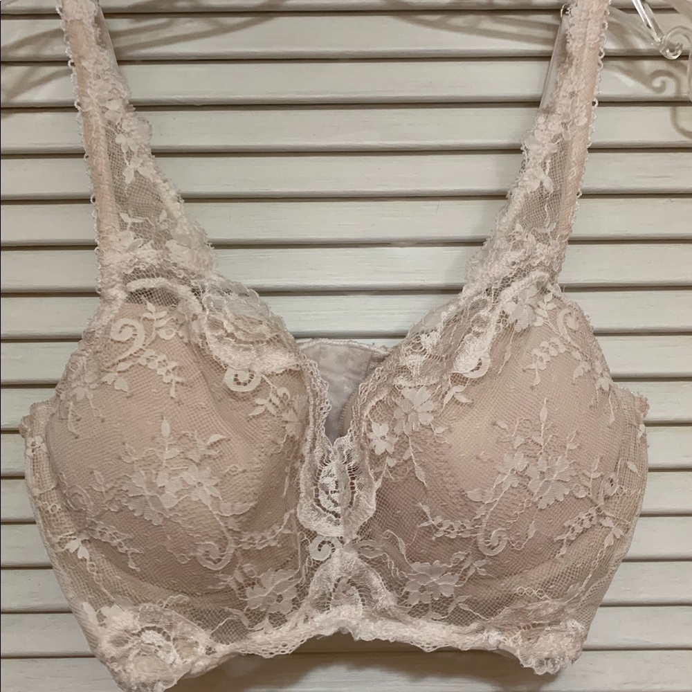 Victoria Secret bra cream colored lace